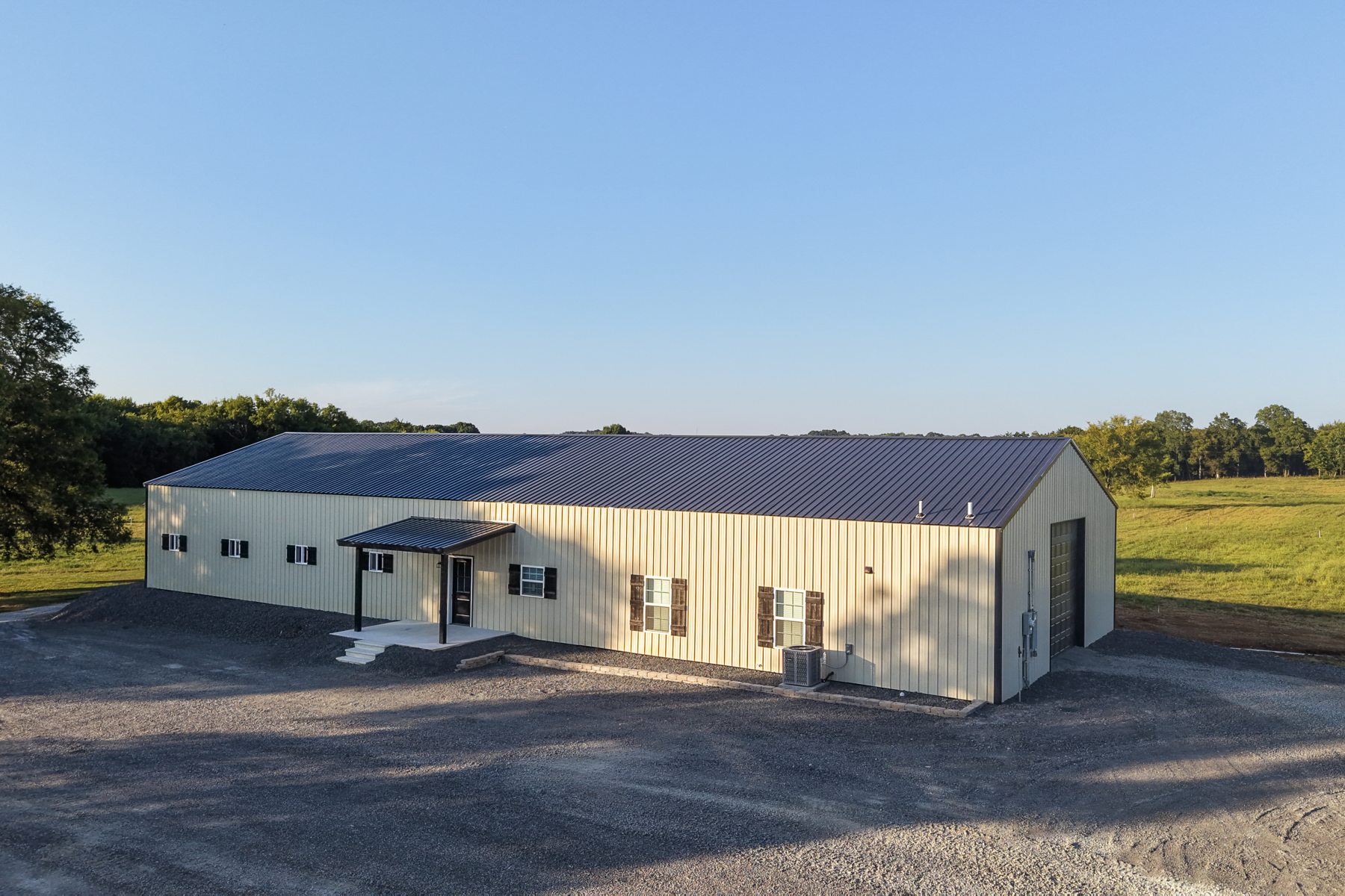 1024 TN 64 — the barn exterior