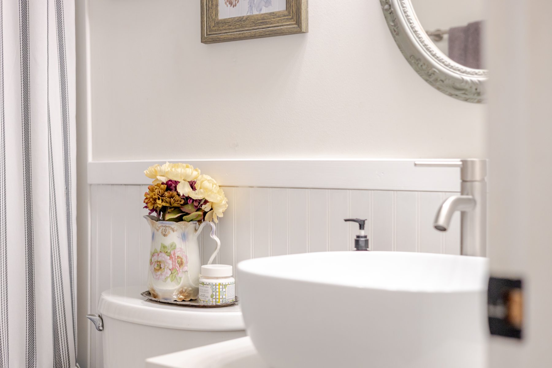106 High Street — bathroom details