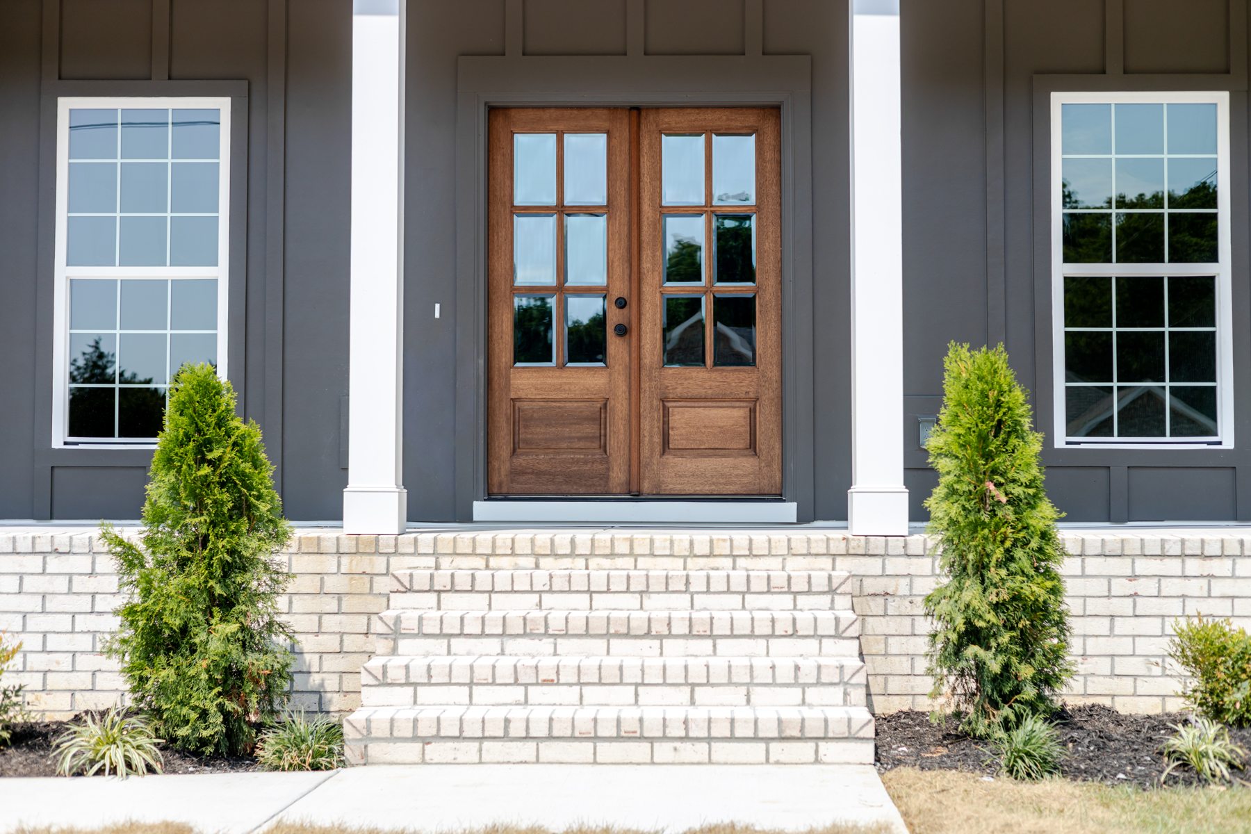 108 Stonebrook Drive — a welcoming approach