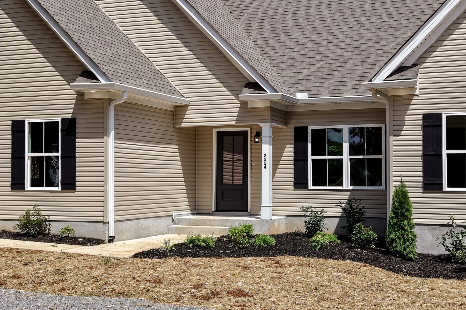 112 Jennings Lane — the covered entry