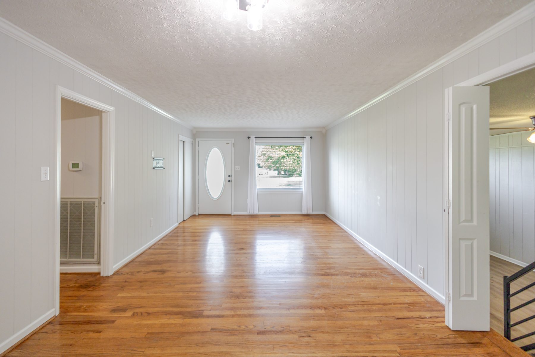 116 Eveningside Drive — living space