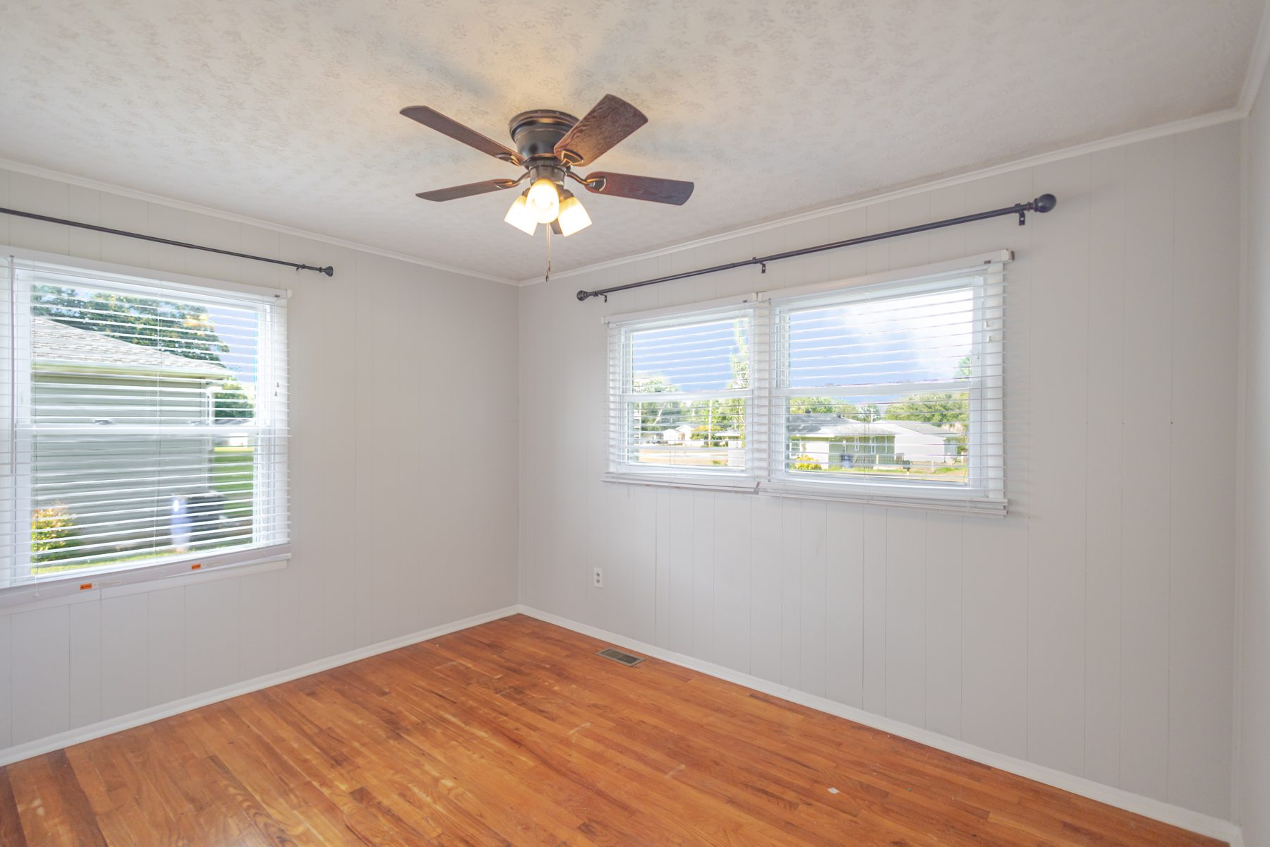 116 Eveningside Drive — a quieter room