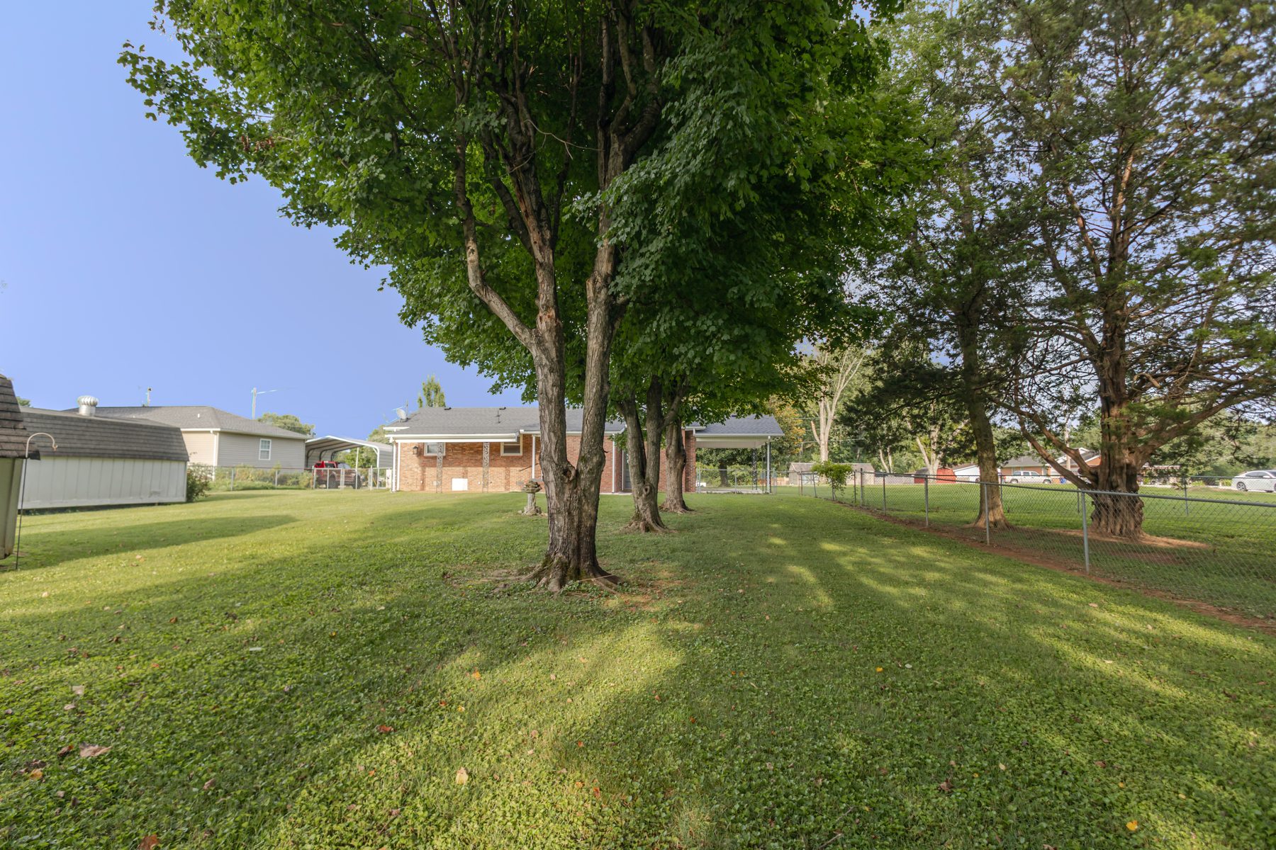 116 Eveningside Drive — the tree-lined garden
