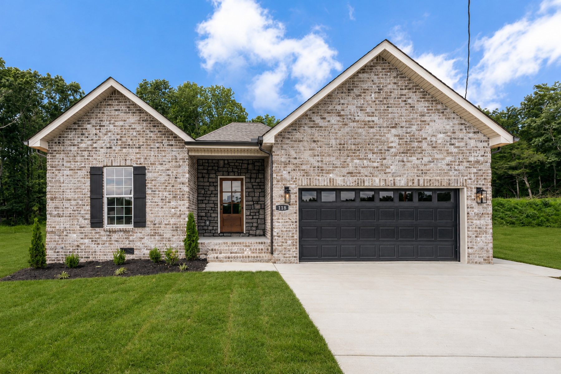 118 Stonebrook Drive — the front elevation