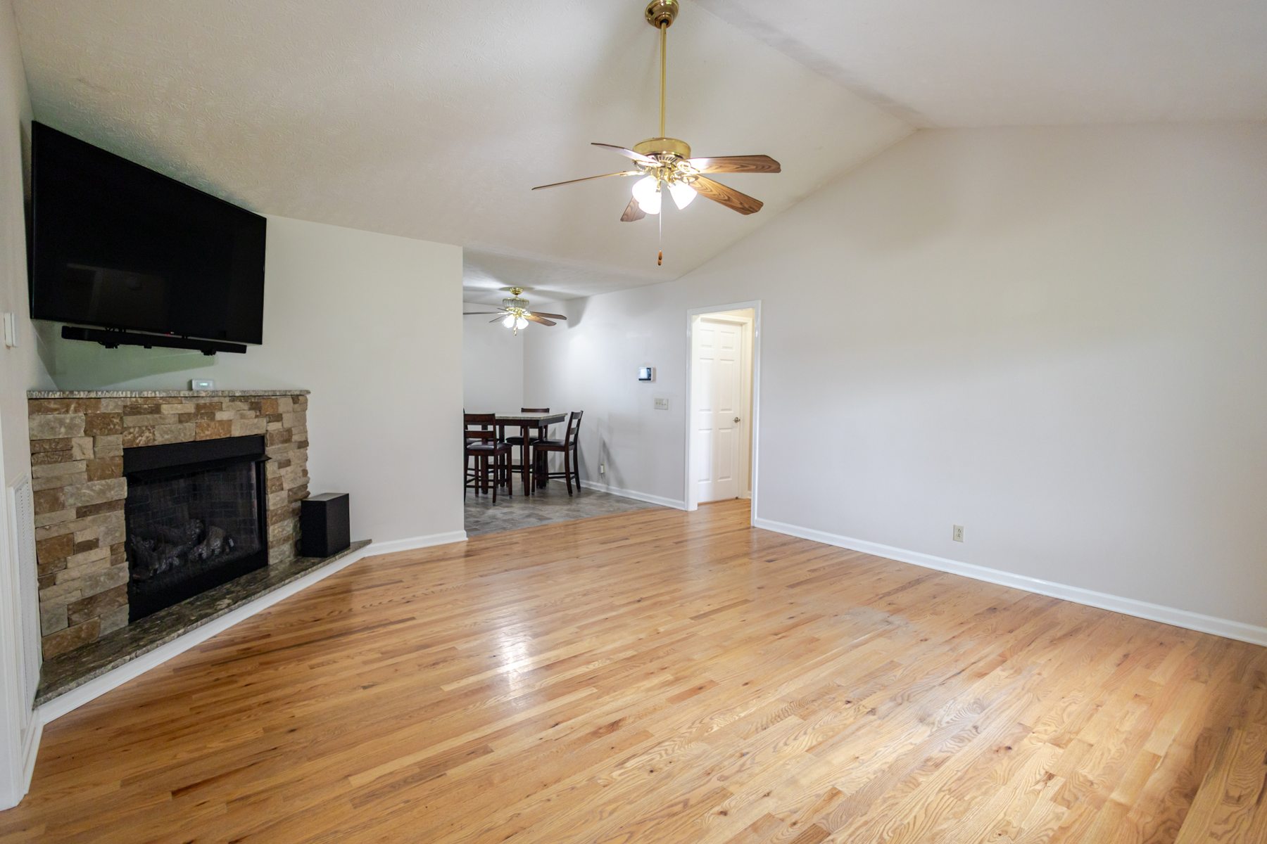 131 Avalon — living space