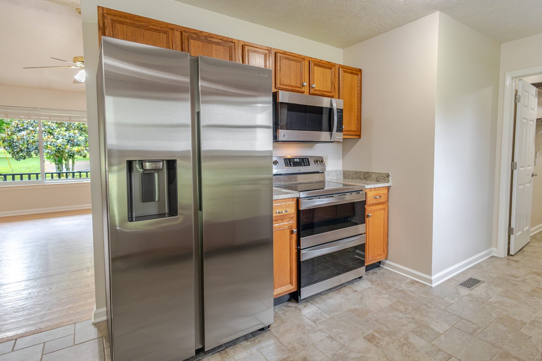 131 Avalon — the kitchen