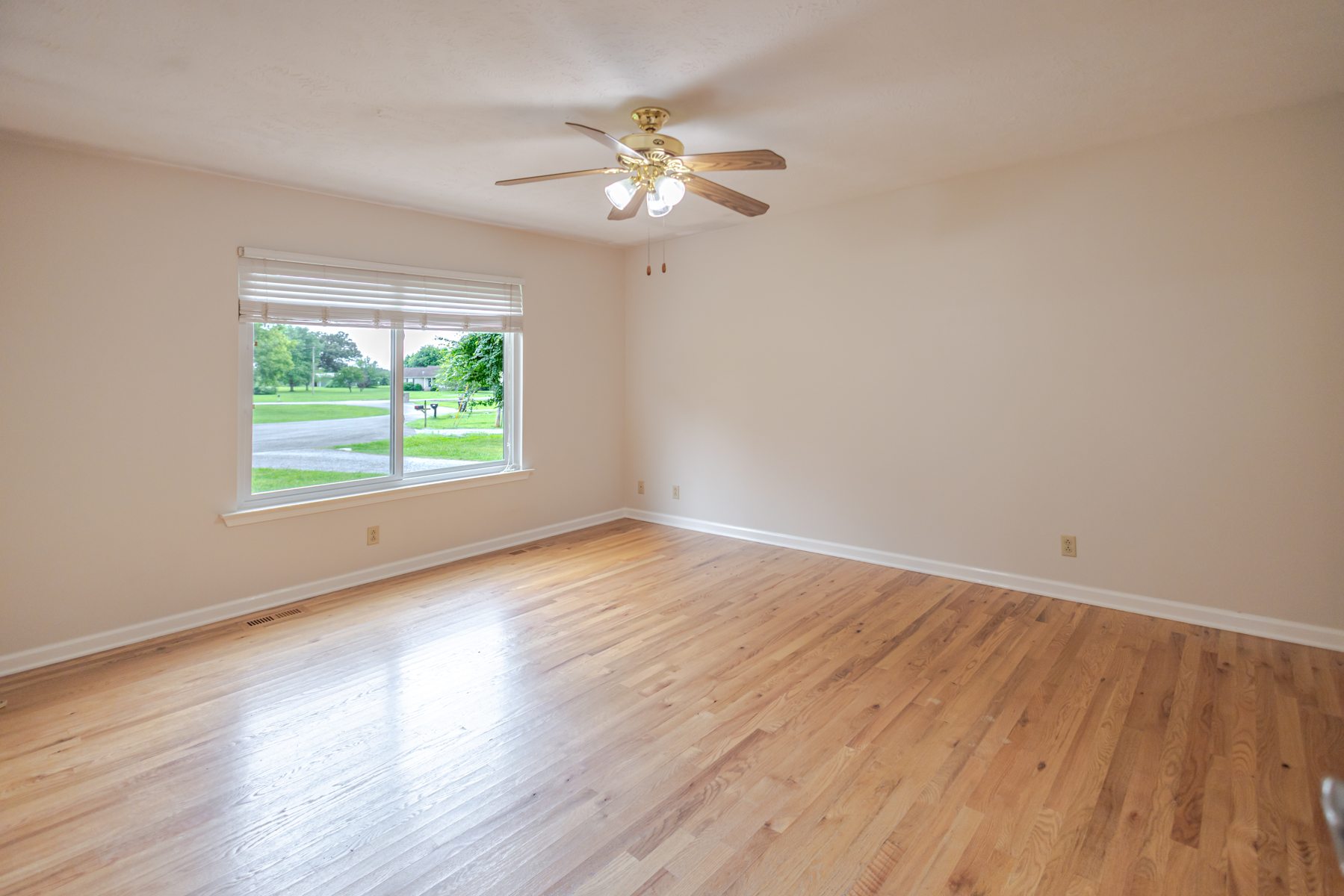 131 Avalon — a sunlit room