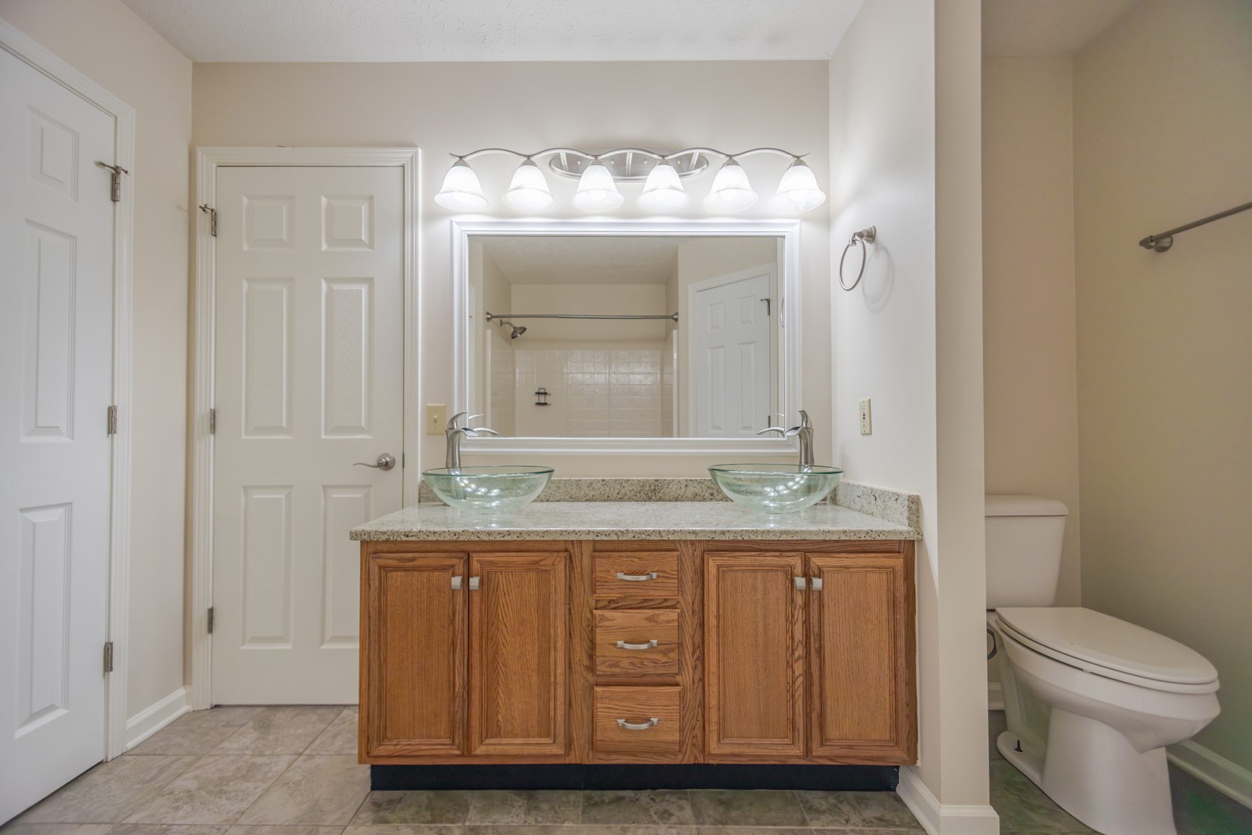 131 Avalon — bathroom details