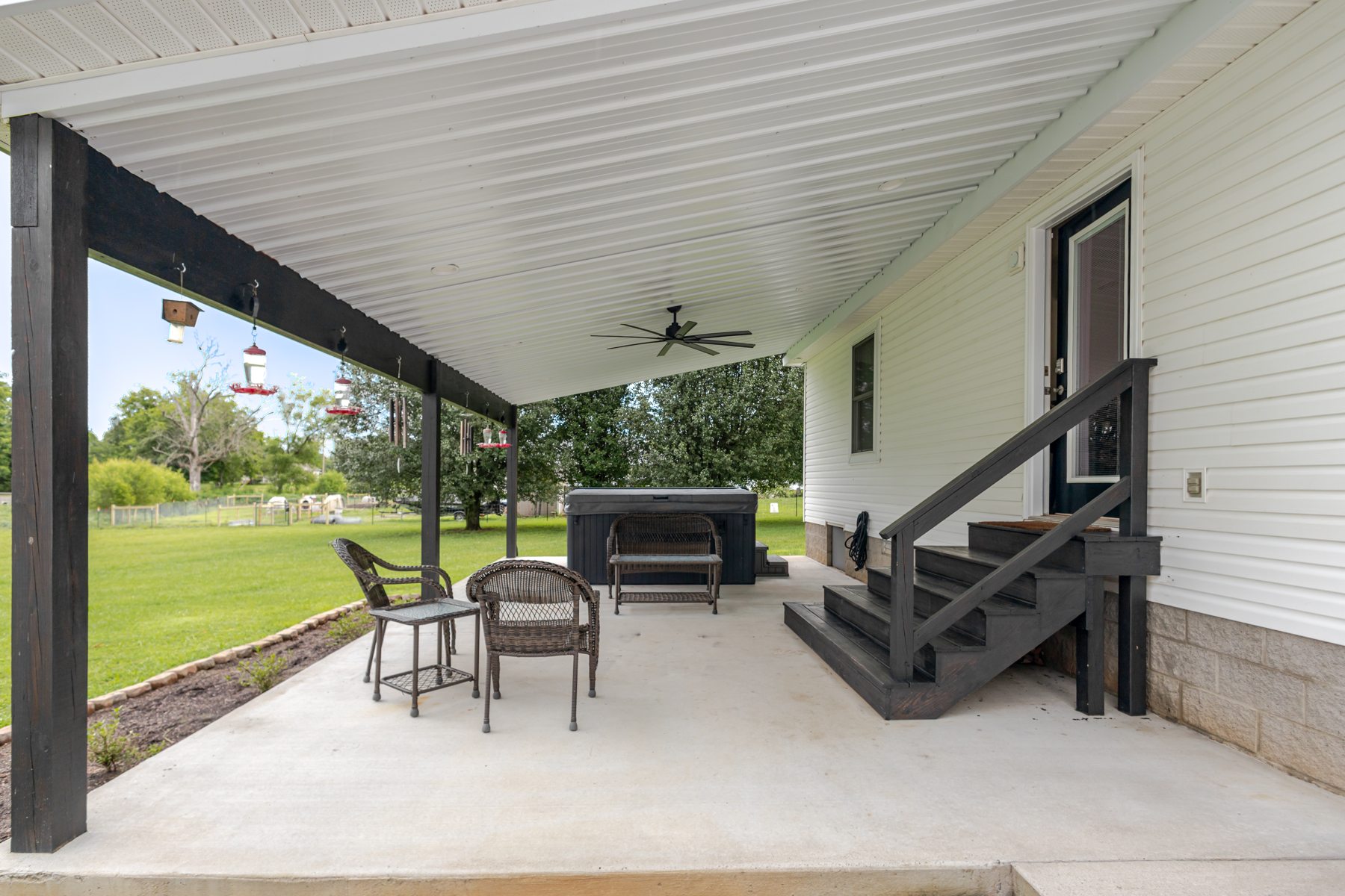 131 Avalon — the covered patio
