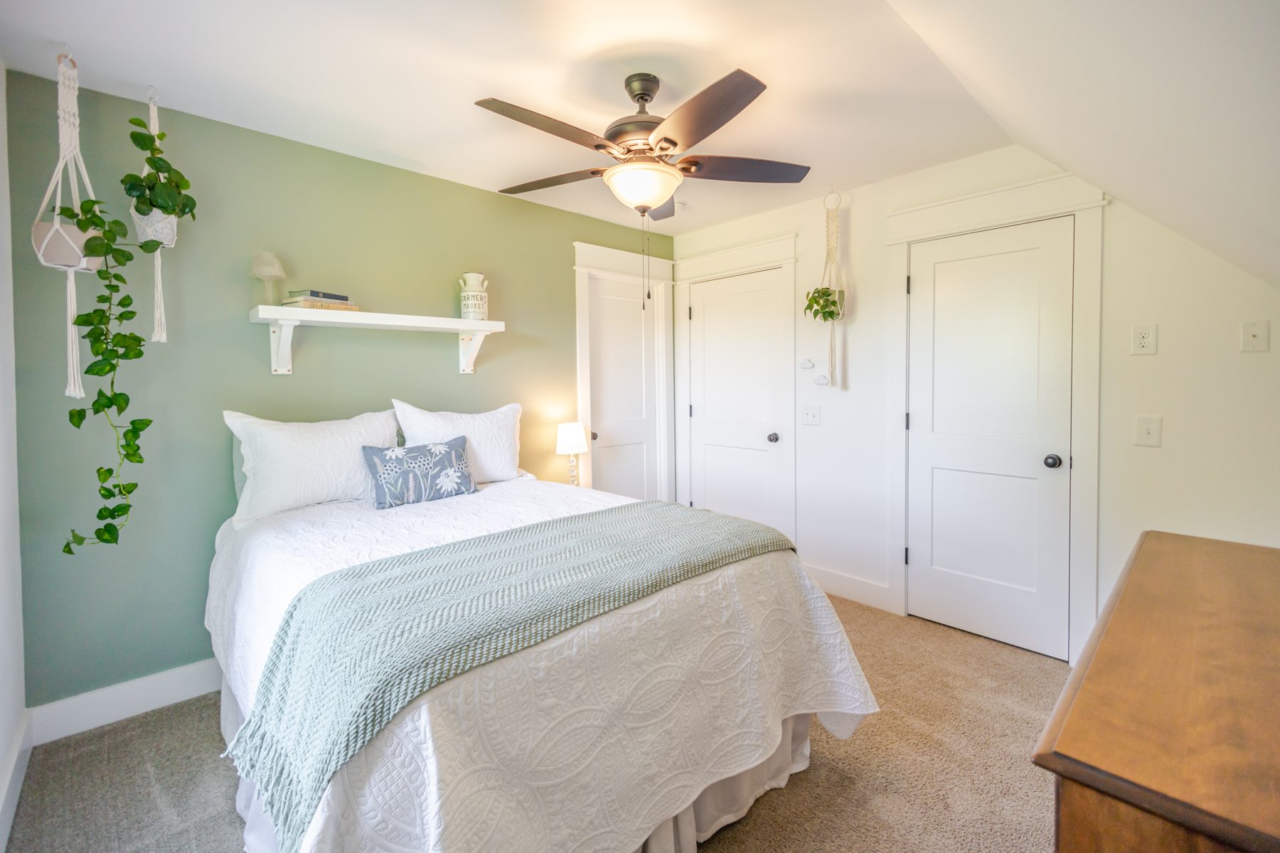 1510 Wade Brown Road — the guest bedroom
