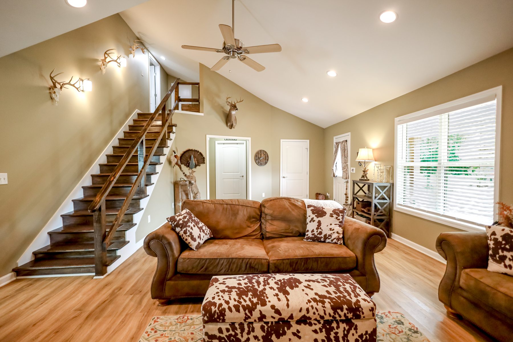 1614 Warner Bridge Road — living space