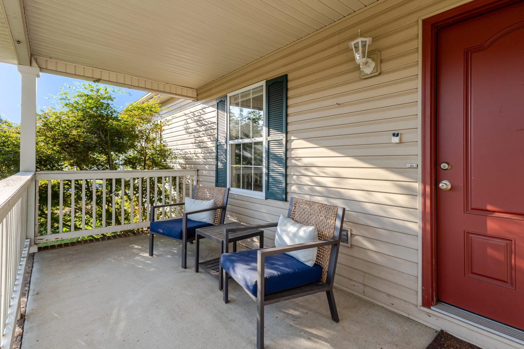 217 Amanda Drive — the entrance