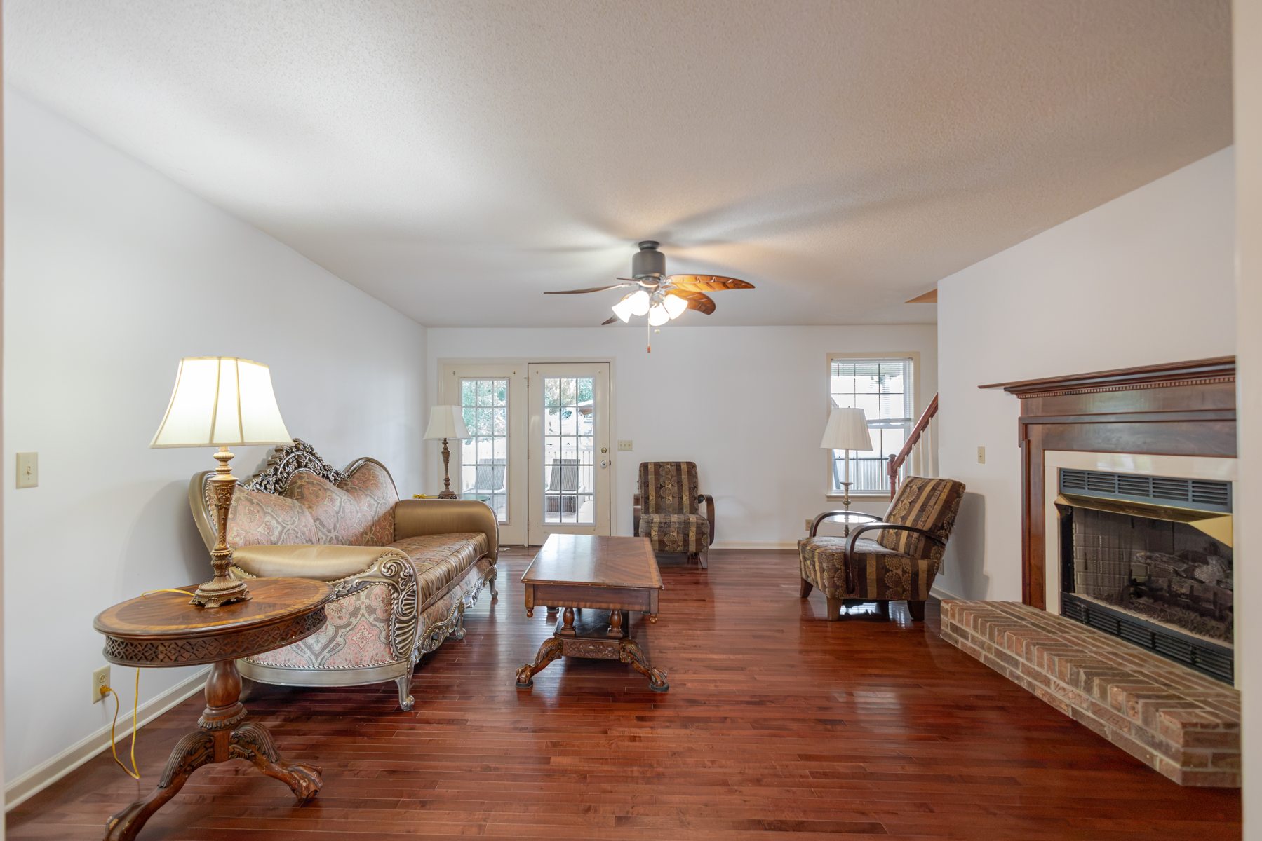 217 Amanda Drive — living space