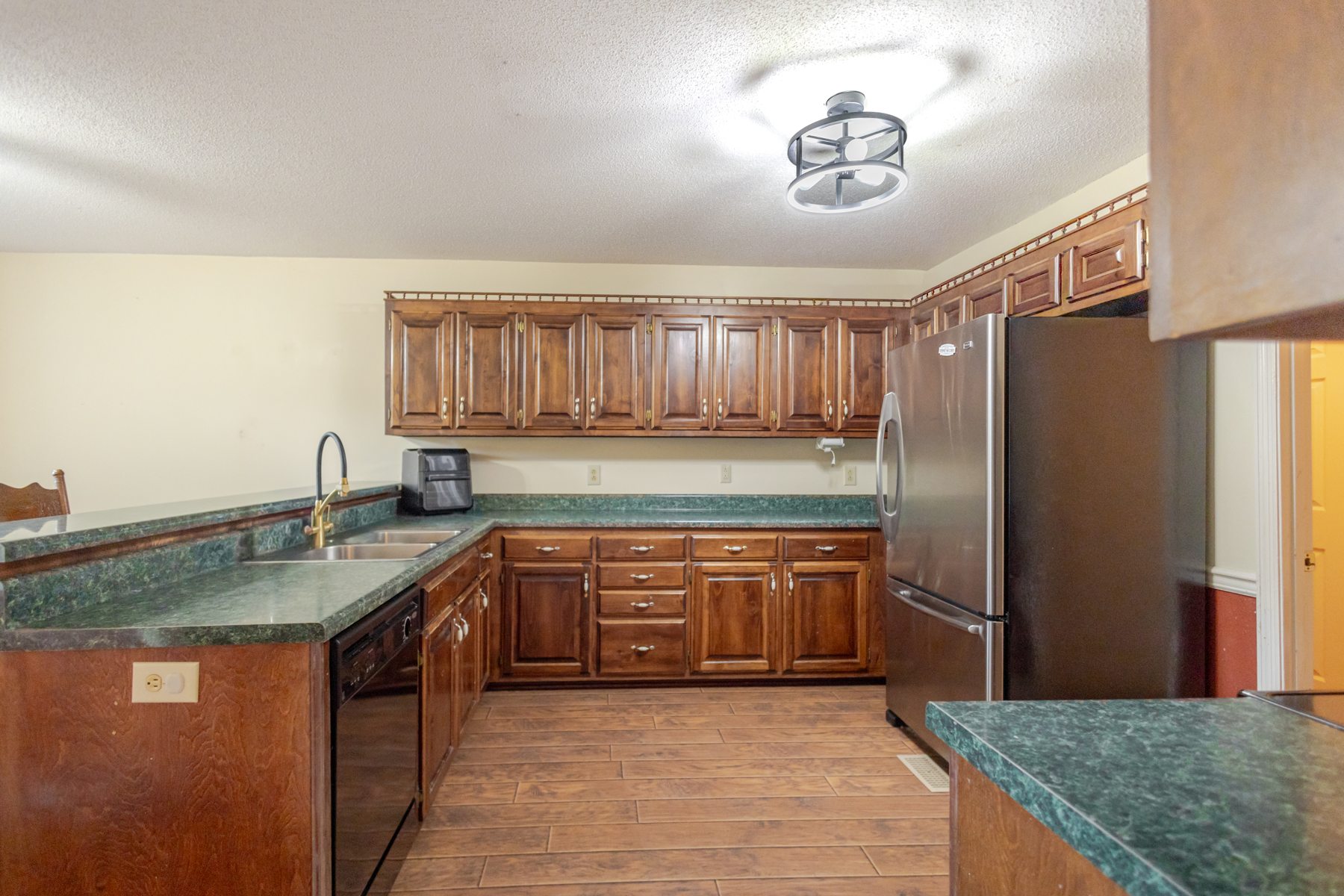 217 Amanda Drive — the kitchen