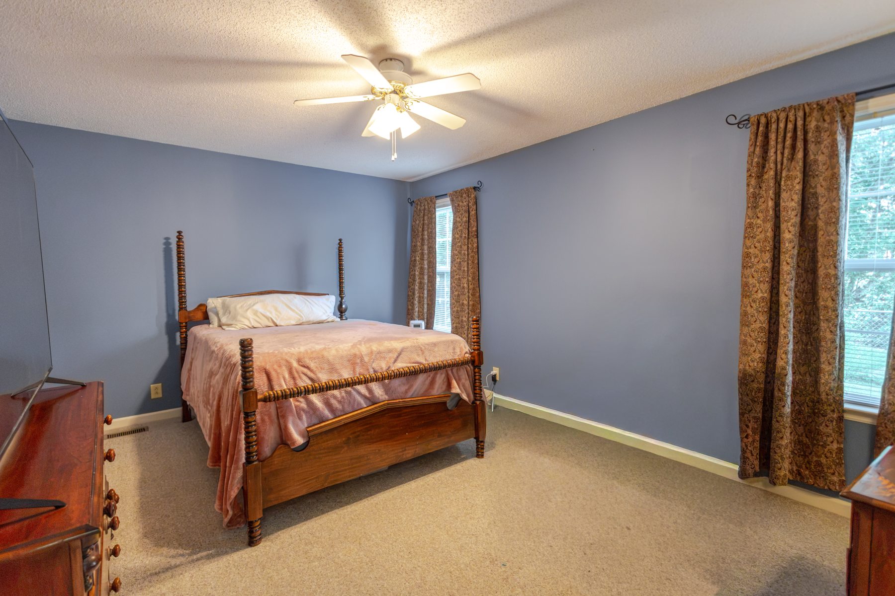 217 Amanda Drive — a quieter room