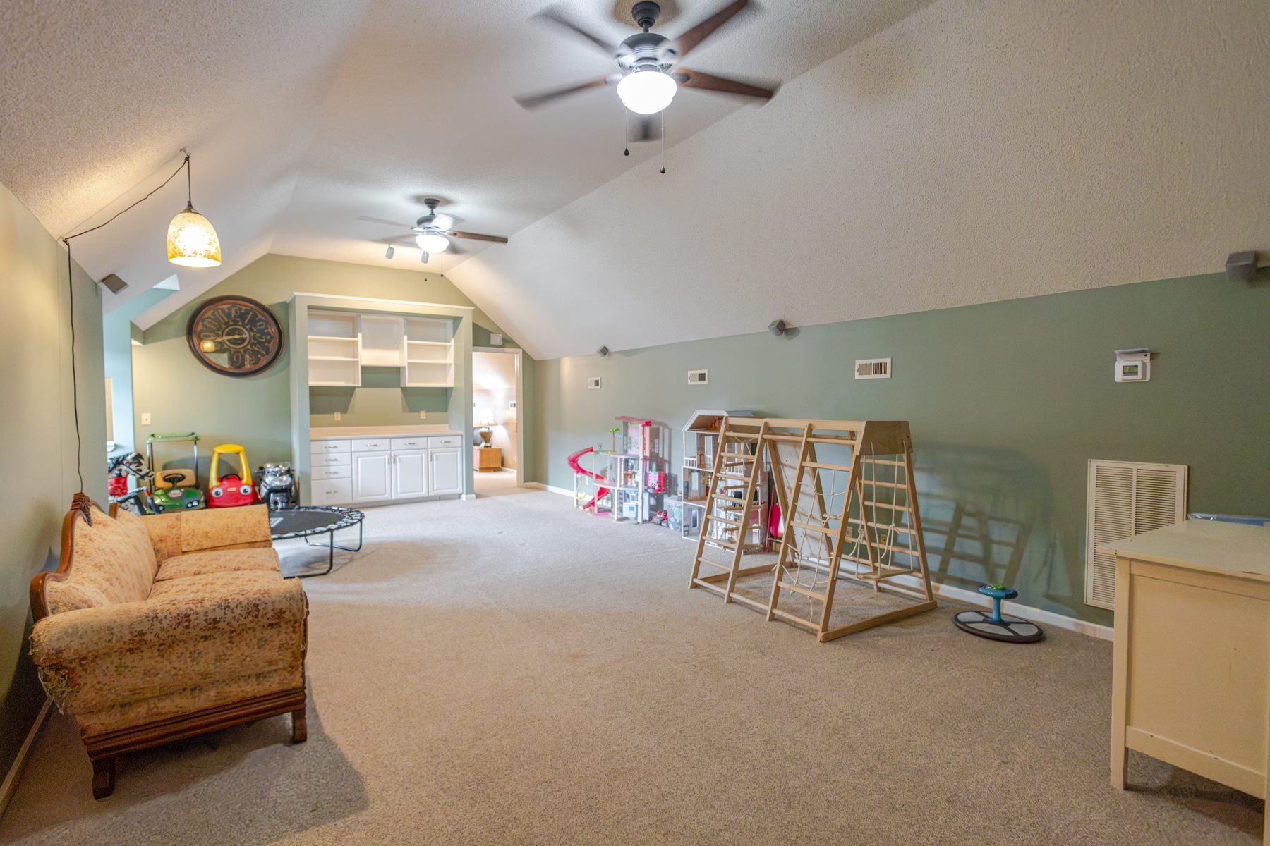 217 Amanda Drive — upstairs living space
