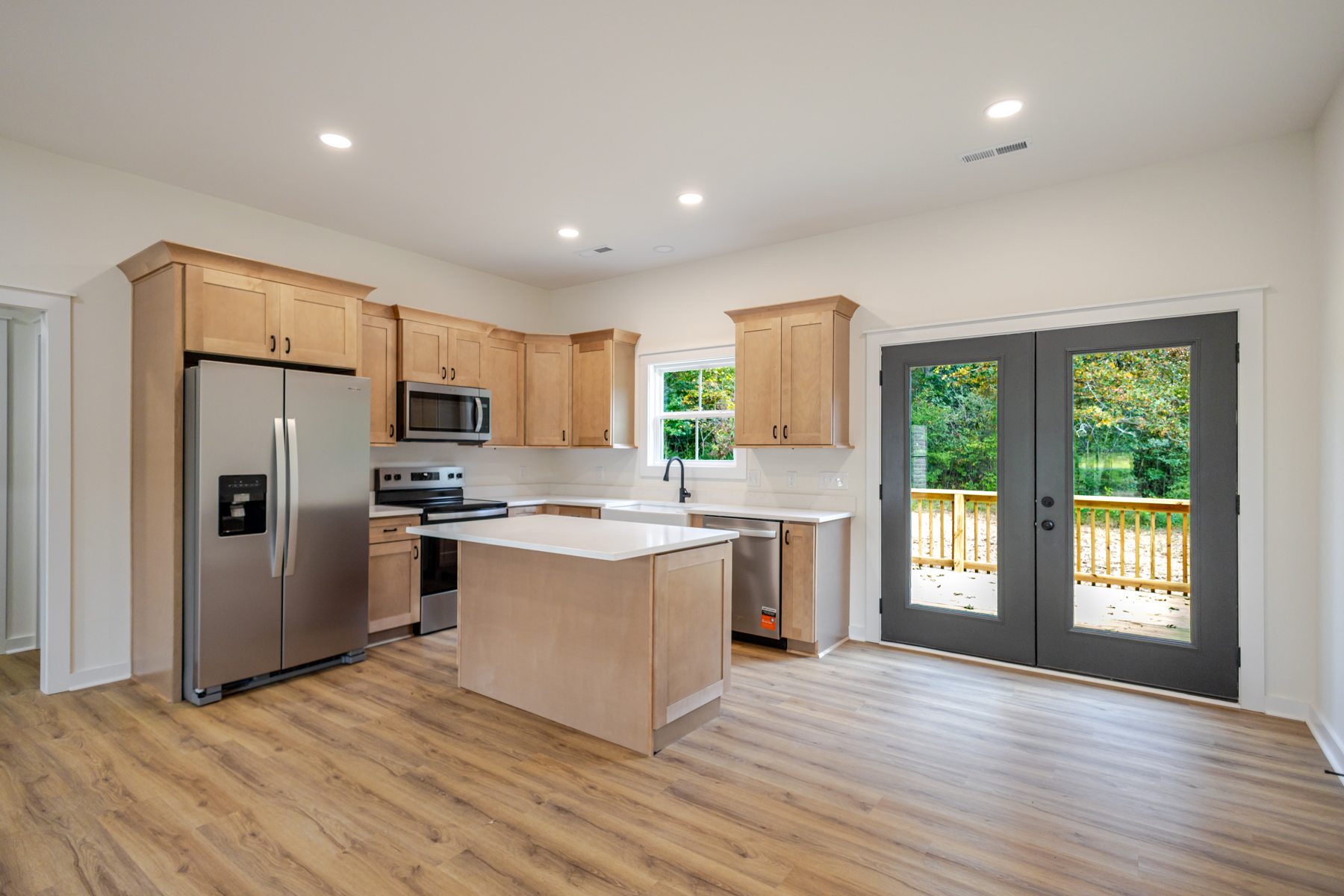 2554 US 41A — kitchen and living space