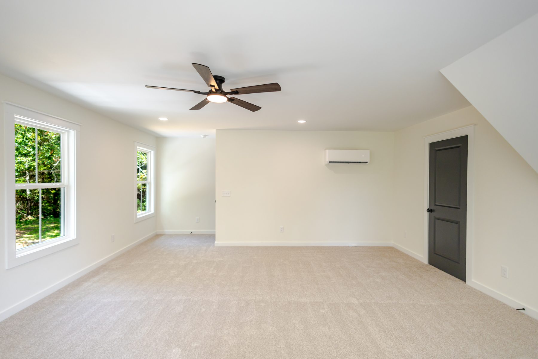 2554 US 41A — upstairs bonus space