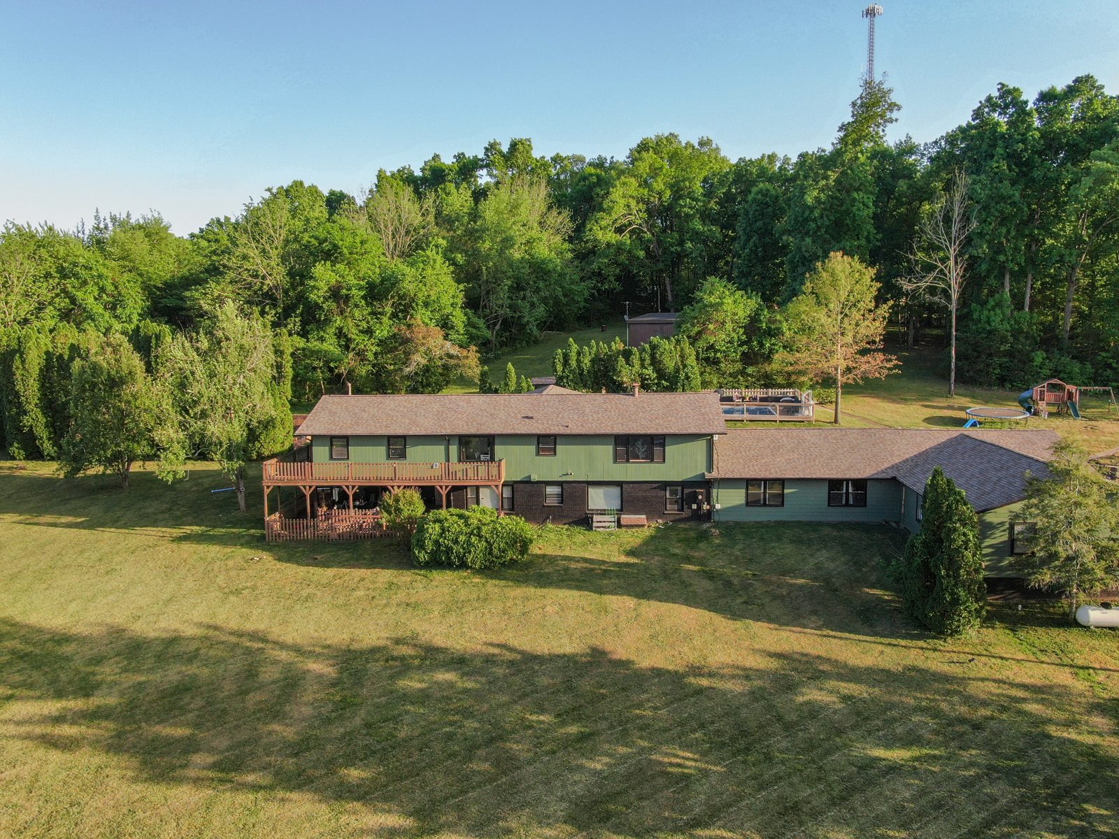 305 Ridgewood Drive — the home in its landscape