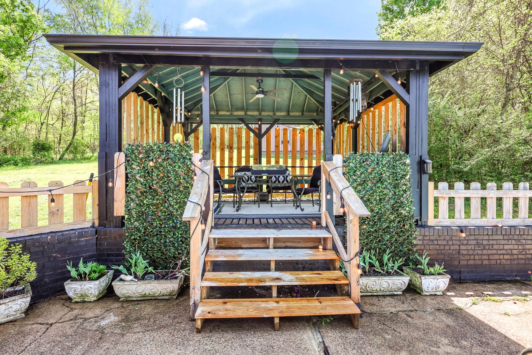 305 Ridgewood Drive — poolside shelter