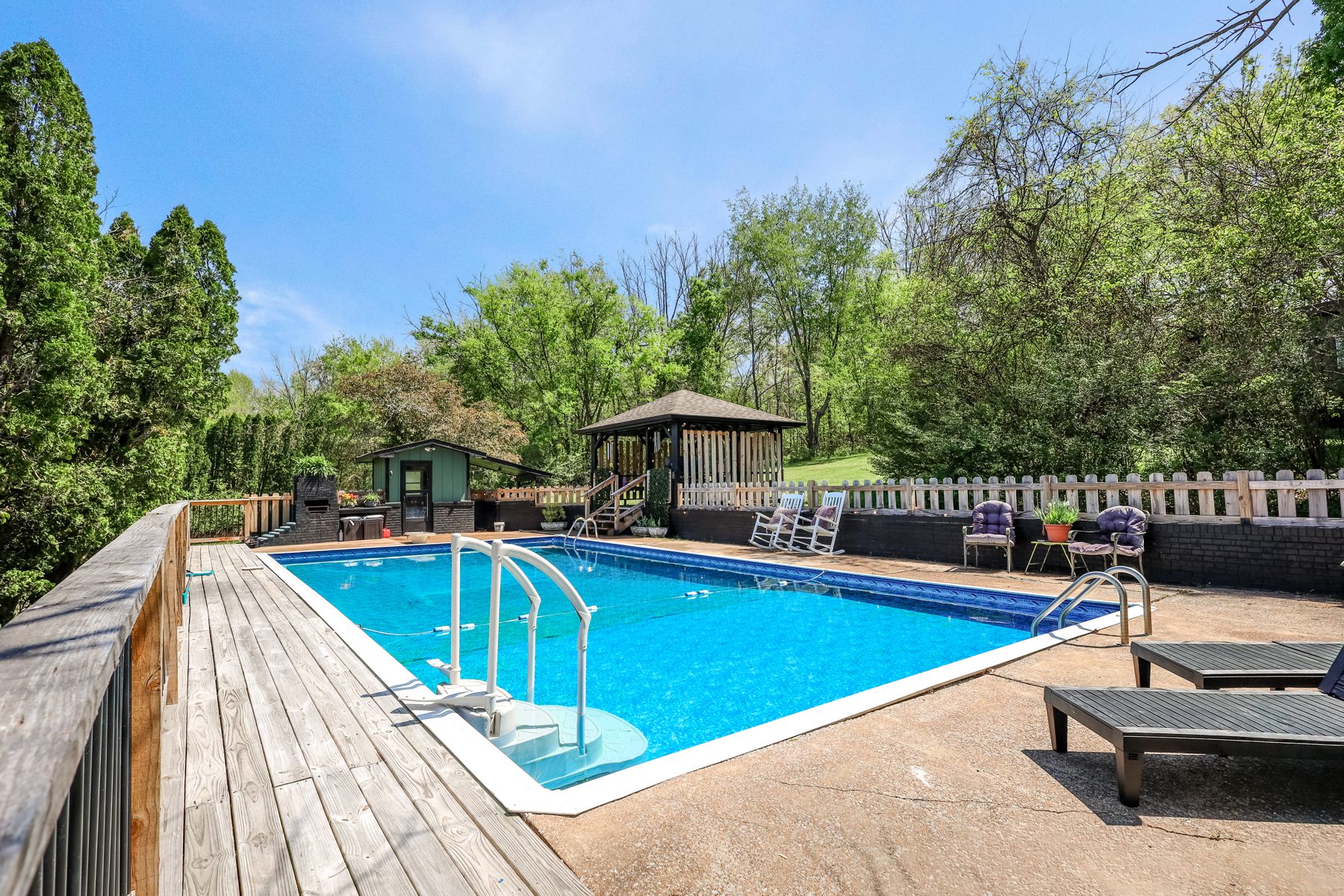 305 Ridgewood Drive — the pool terrace