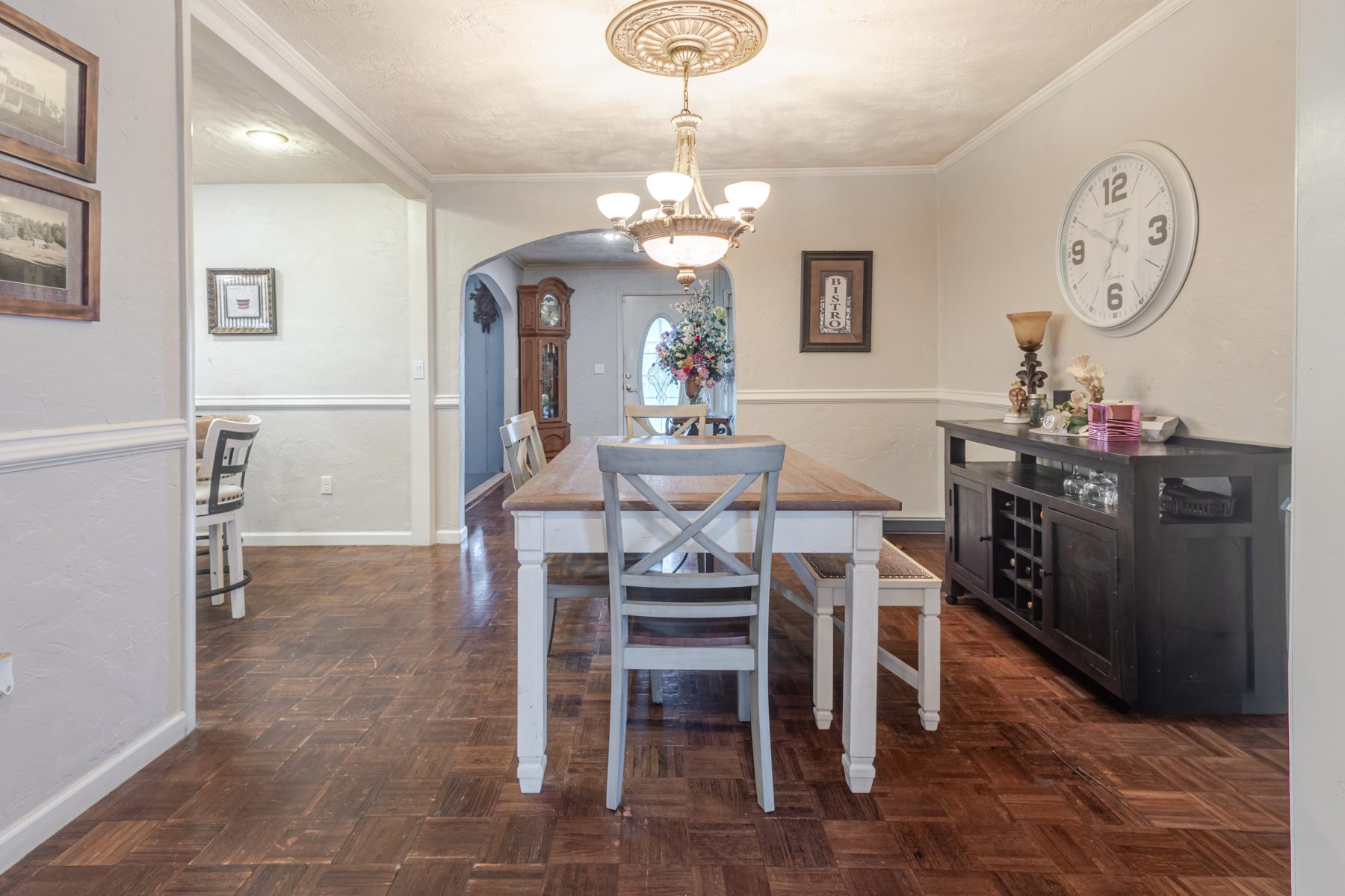 3111 Jane Street — the dining room