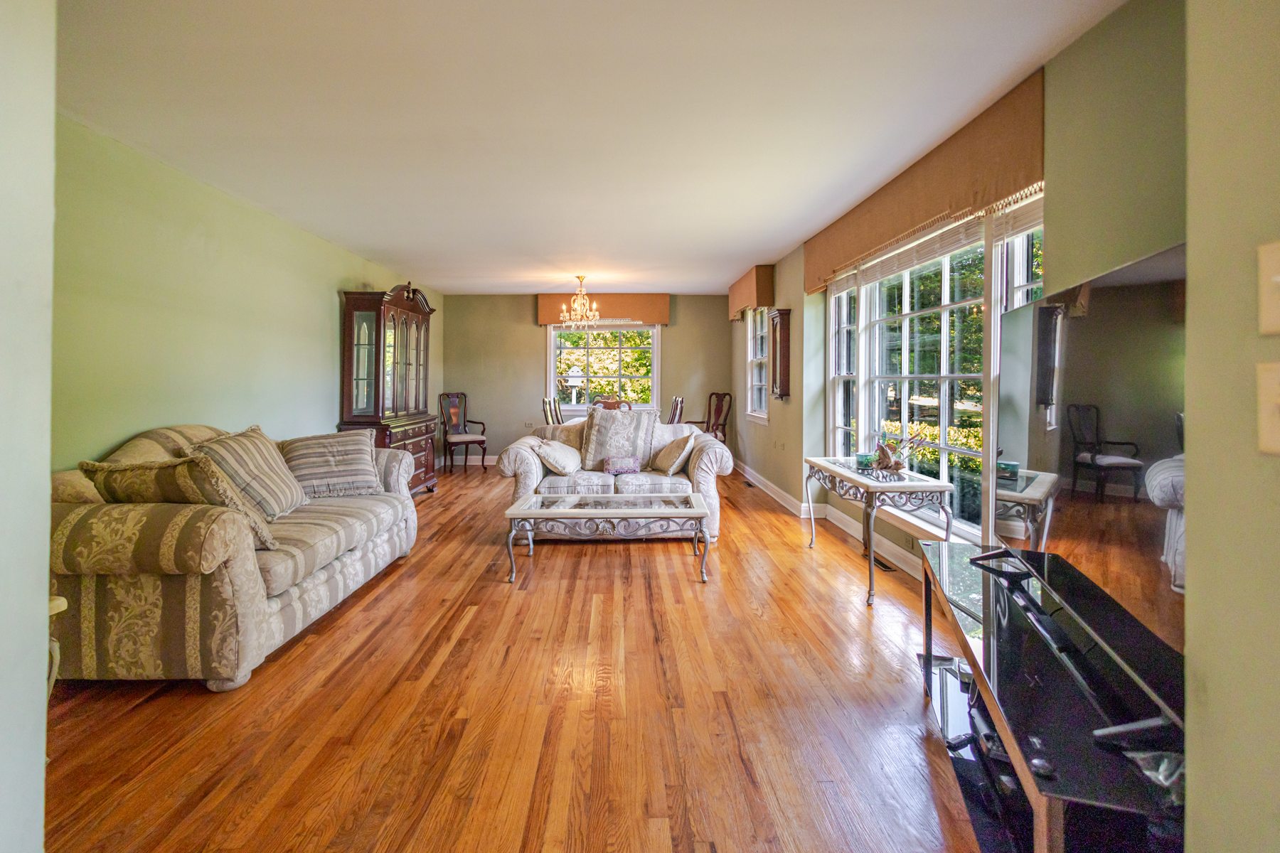 313 Hickory Drive — living and dining