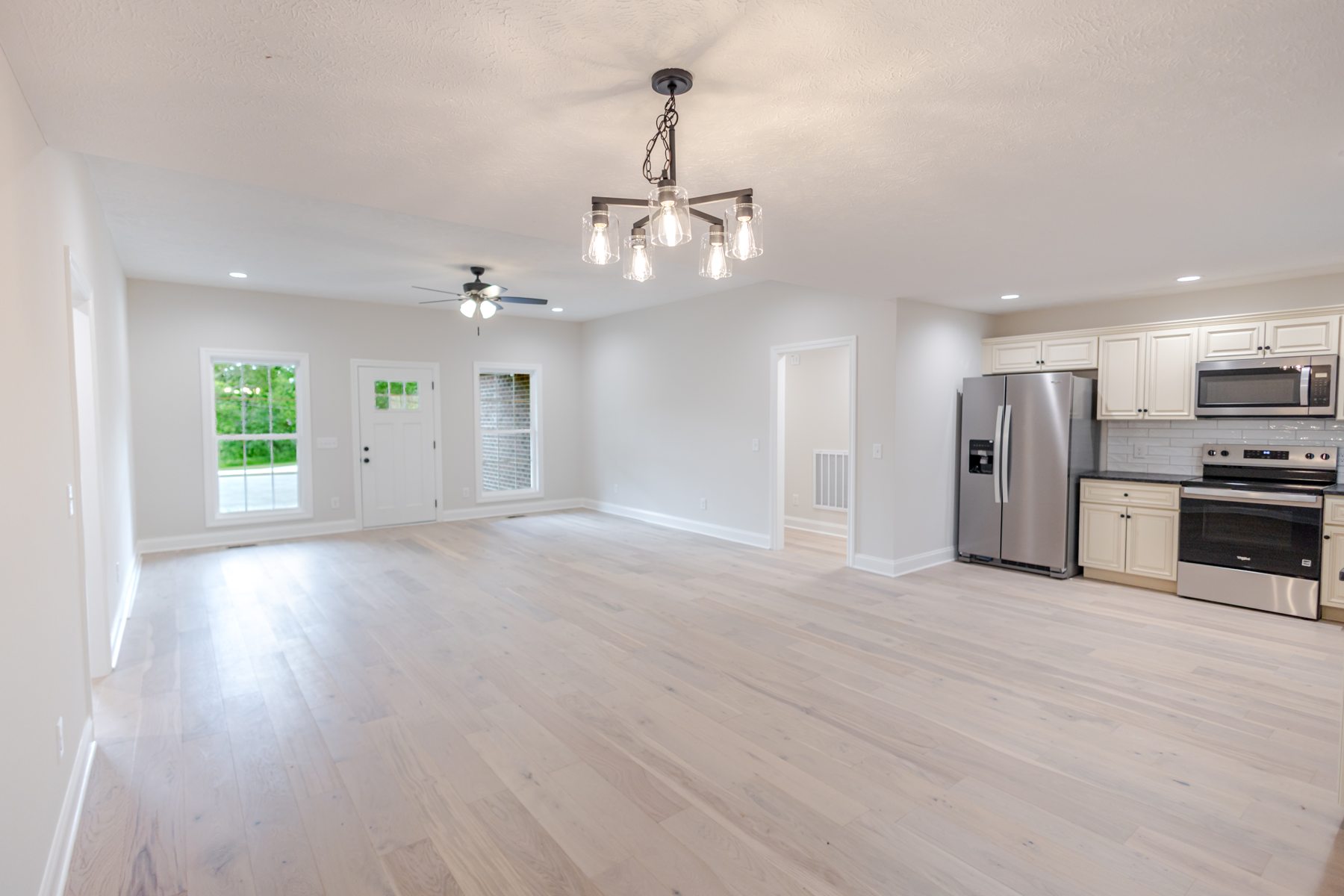 606 Shadow Drive — open living space