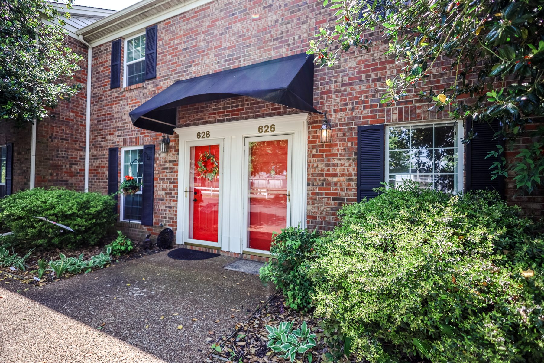 626 Calhoun Street — a red-door welcome