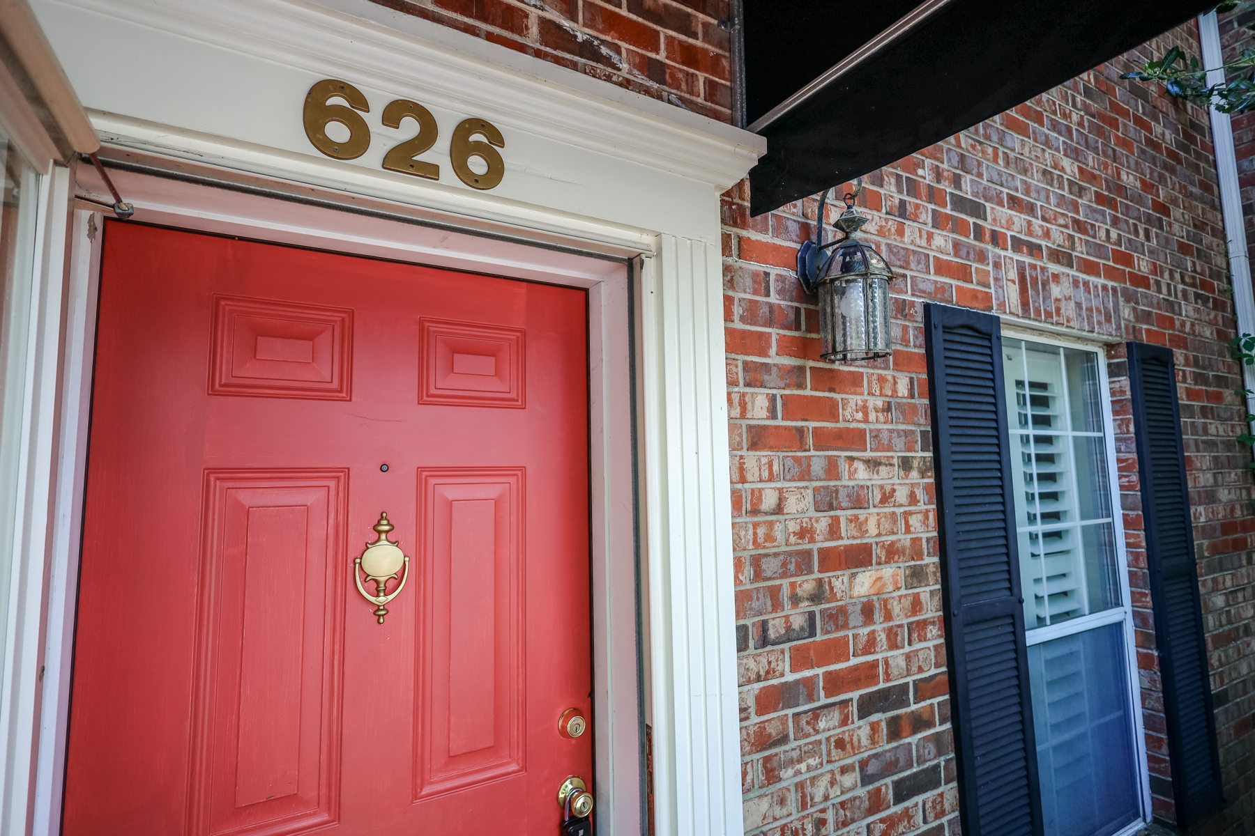626 Calhoun Street — the entrance