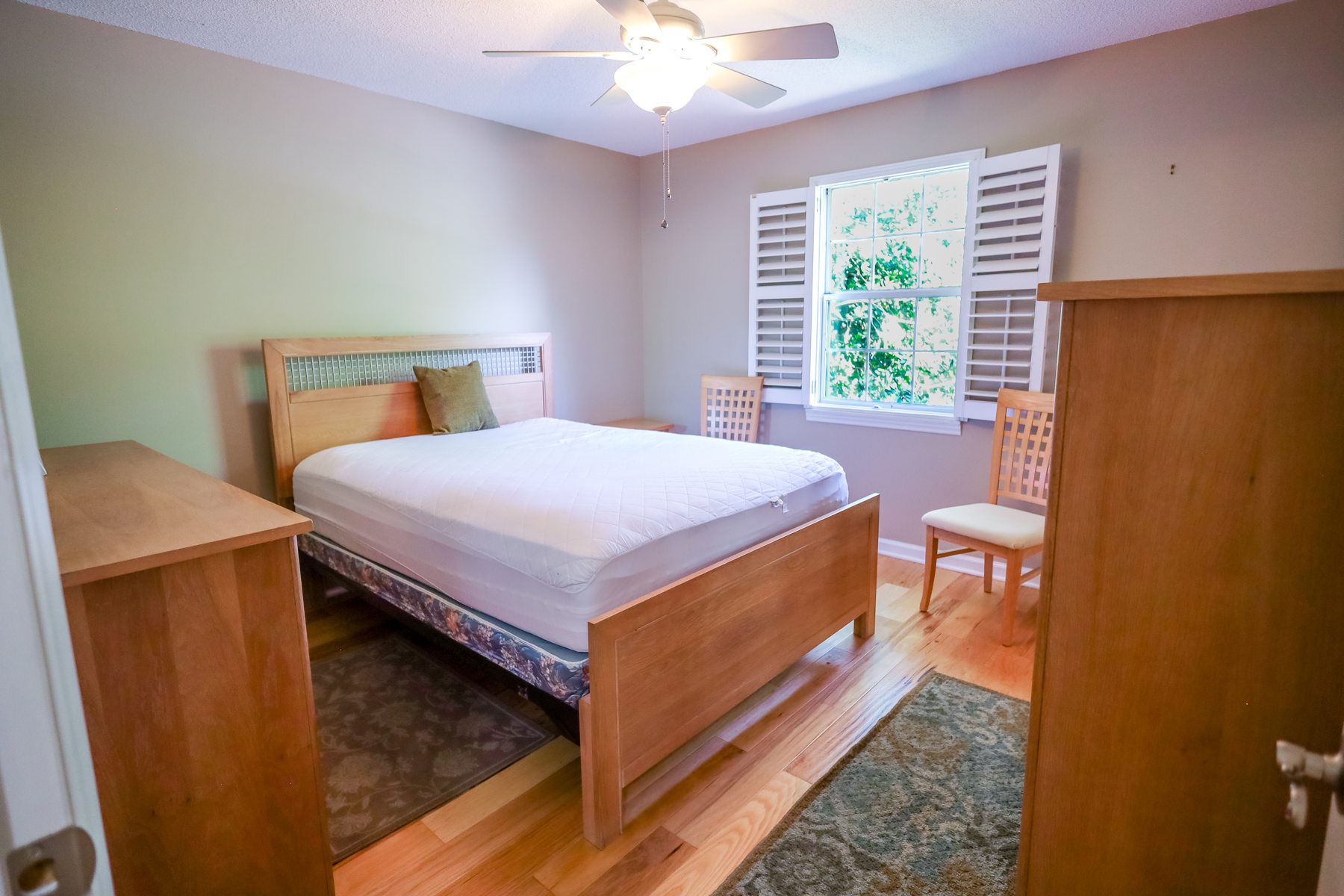 626 Calhoun Street — a quieter room