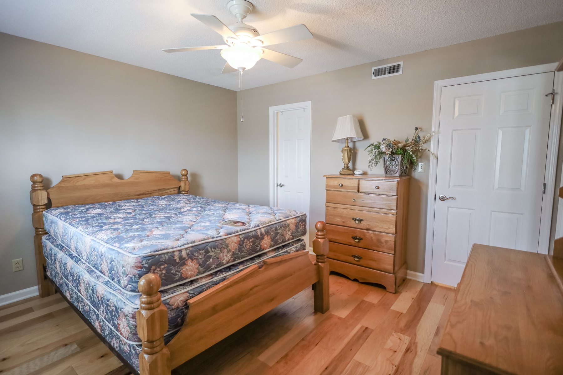 626 Calhoun Street — upstairs bedroom