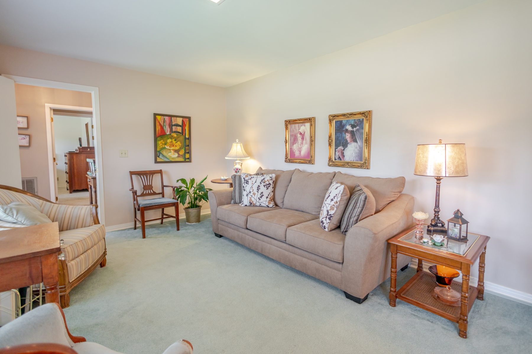 700 Dow Drive — living space