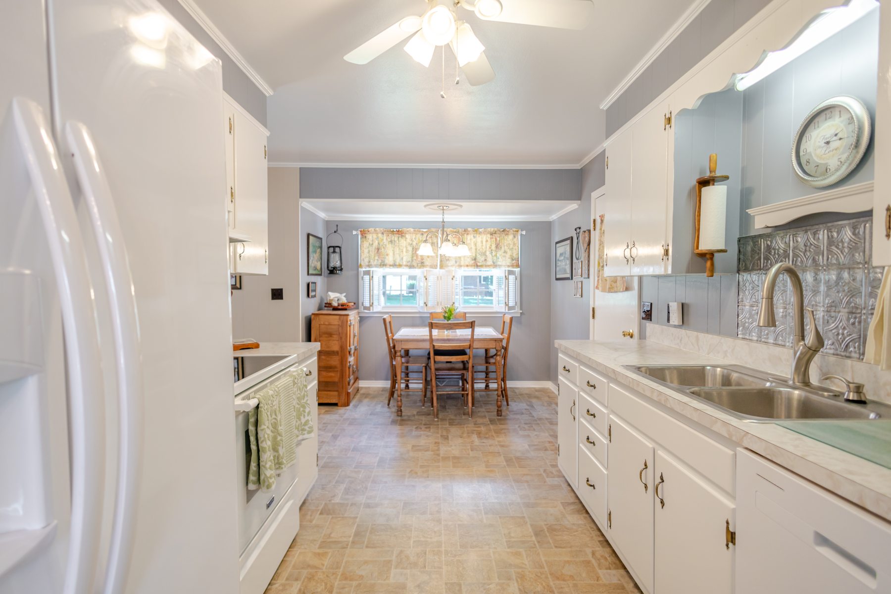 700 Dow Drive — the kitchen