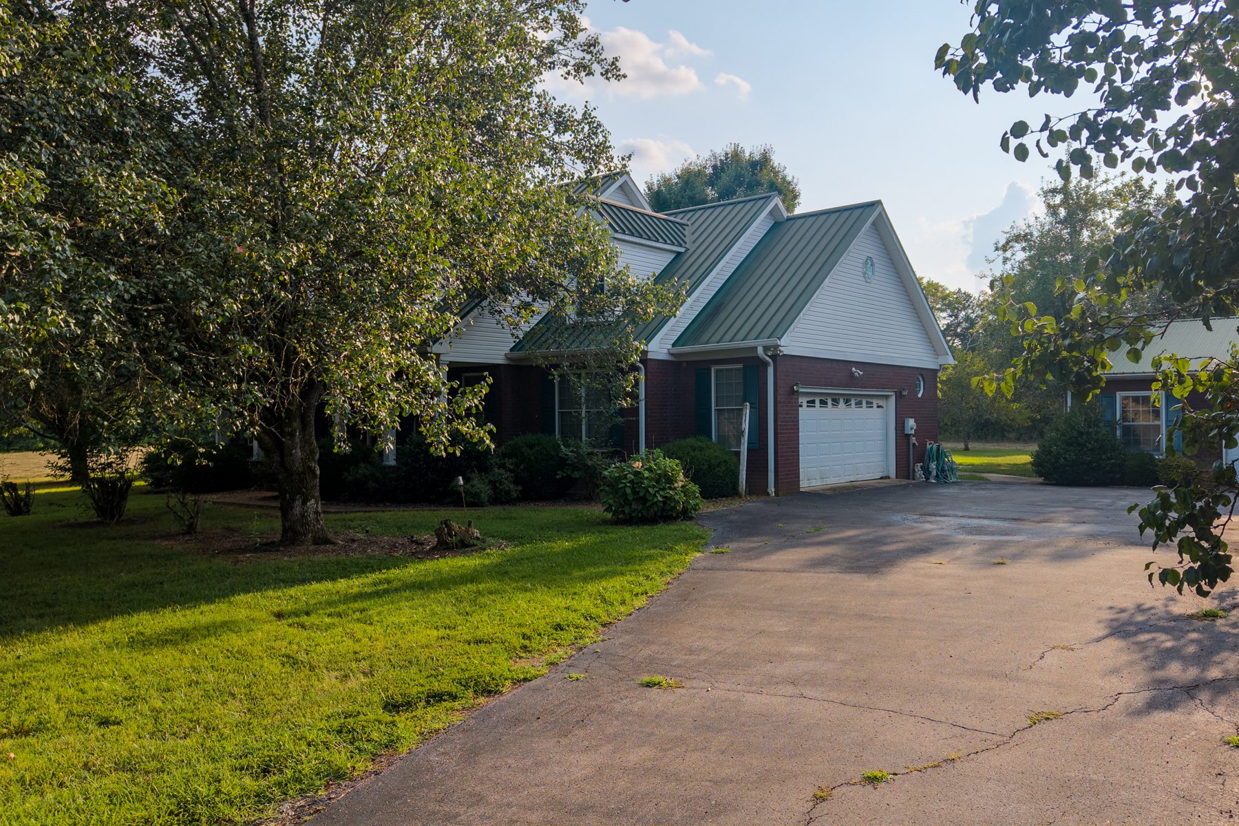 975 Hant Hollow Road — the house among the trees