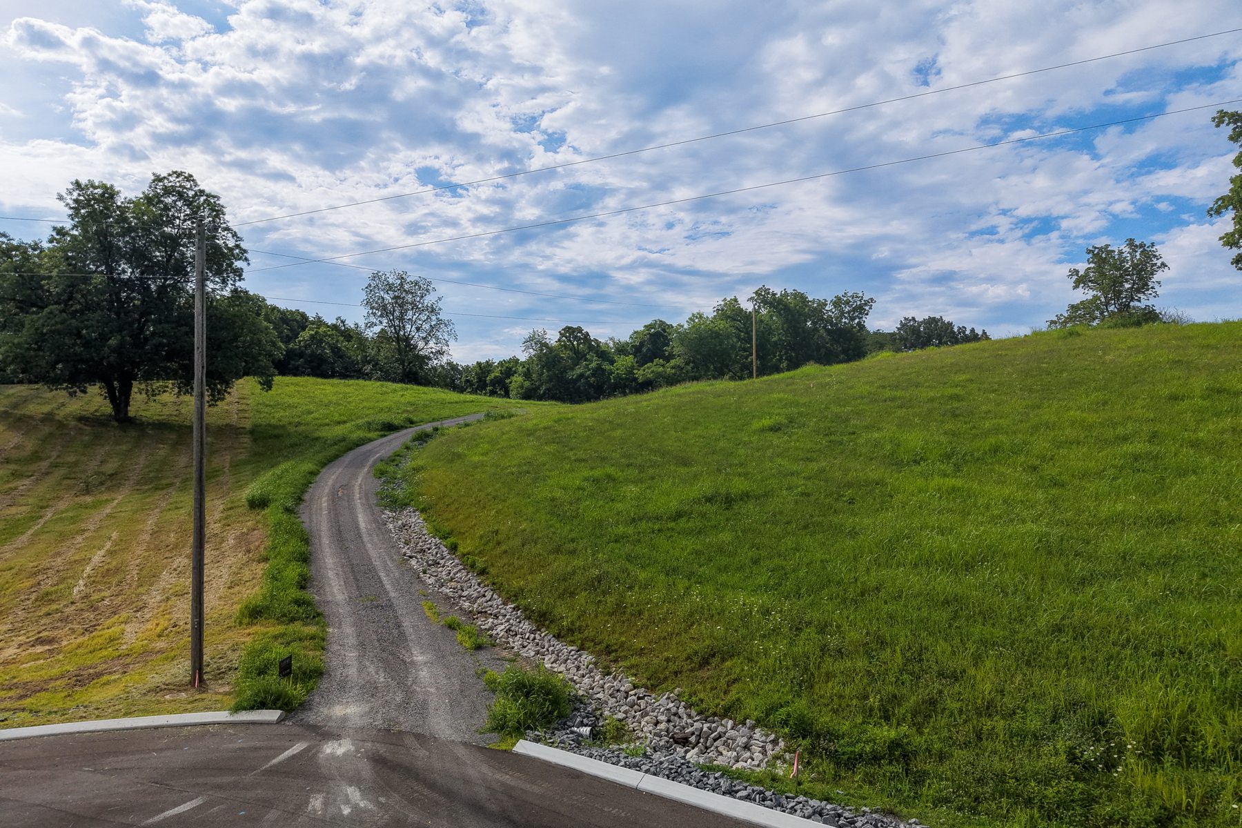 Lot 7 Skyridge Lane — the approach